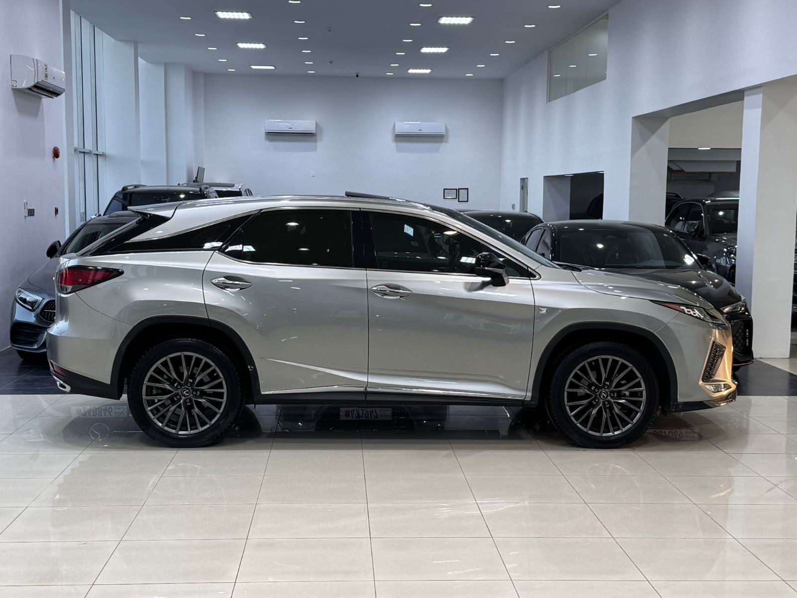 للبيع سياره لكزس RX-350/ 2022  4