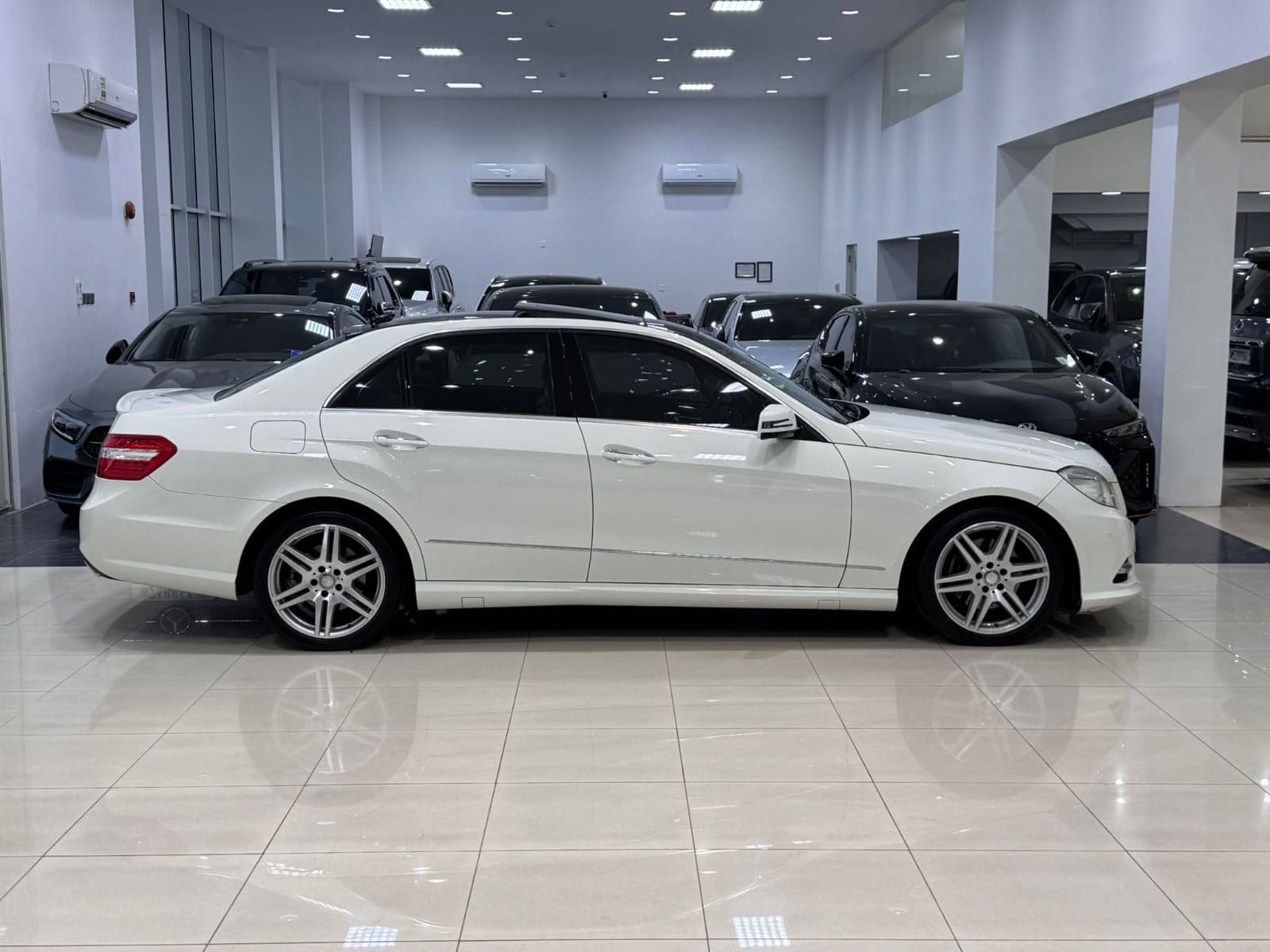مرسيدس بنز E-300/2012 (أبيض) 0