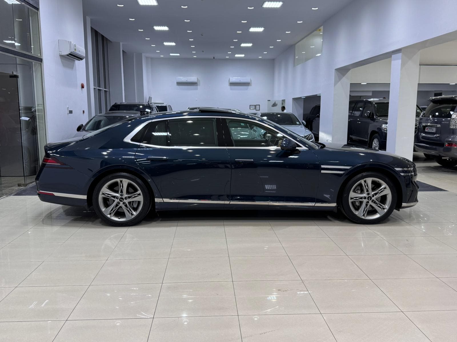 جينيسيس G90/ 2023 (أزرق) 2