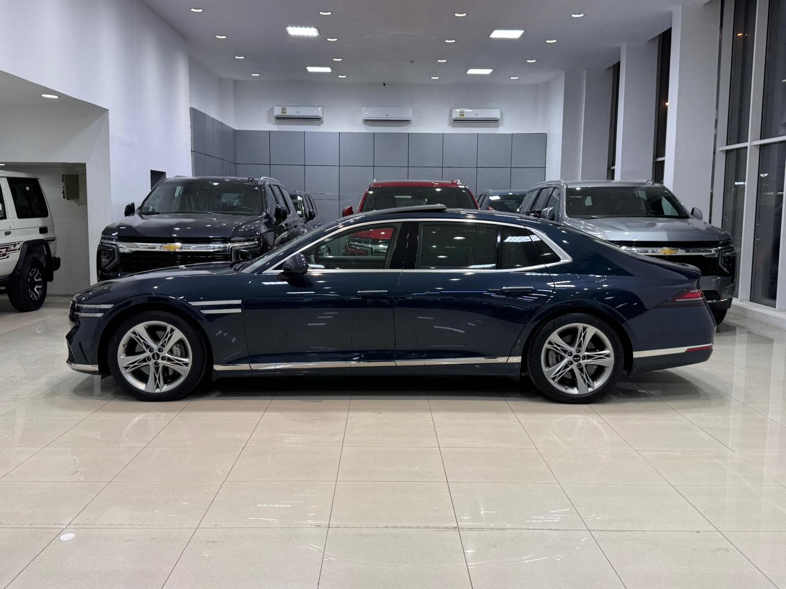 جينيسيس G90/ 2023 (أزرق) 0