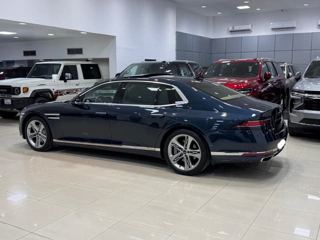 جينيسيس G90/ 2023 (أزرق)
