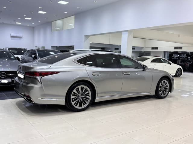 Lexus LS-500 Turbo 2019 