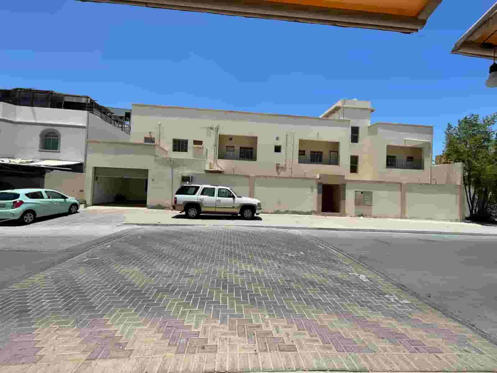 Villa for sale in Hamad Town 538 meters Villa for sale in Hamad Town 538 meters