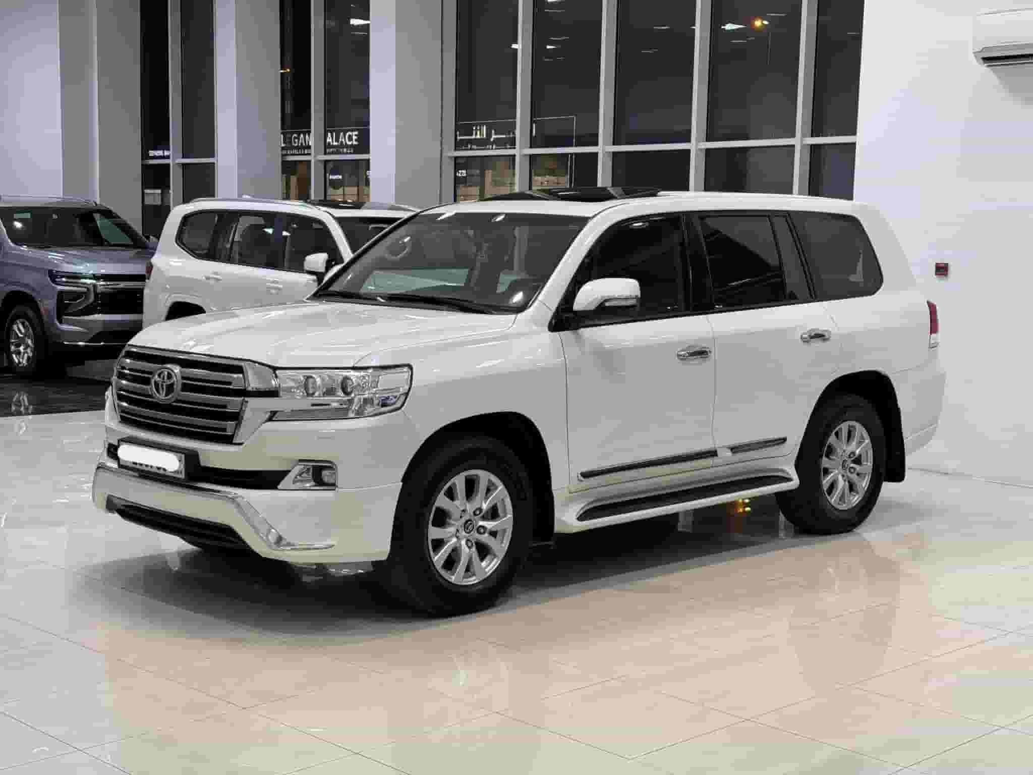 2017 Toyota Land Cruiser GX-R (Pearl) 2017 Toyota Land Cruiser GX-R (Pearl)