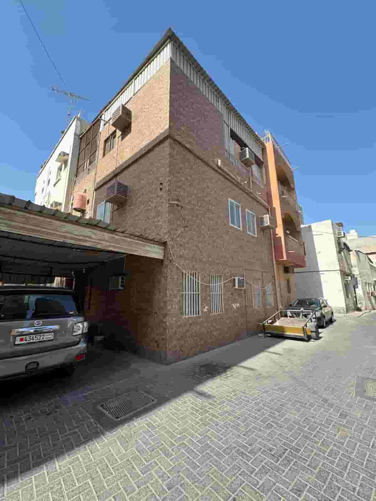 Building for sale in Hoora Building for sale in Hoora