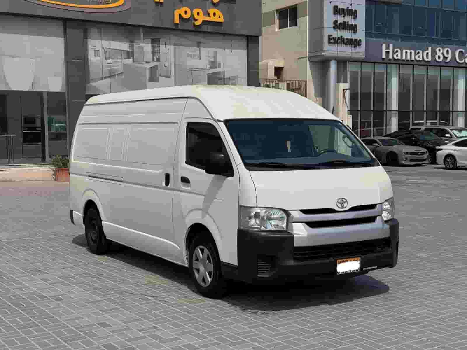 Toyota Hiace 2017 (White) Toyota Hiace 2017 (White)