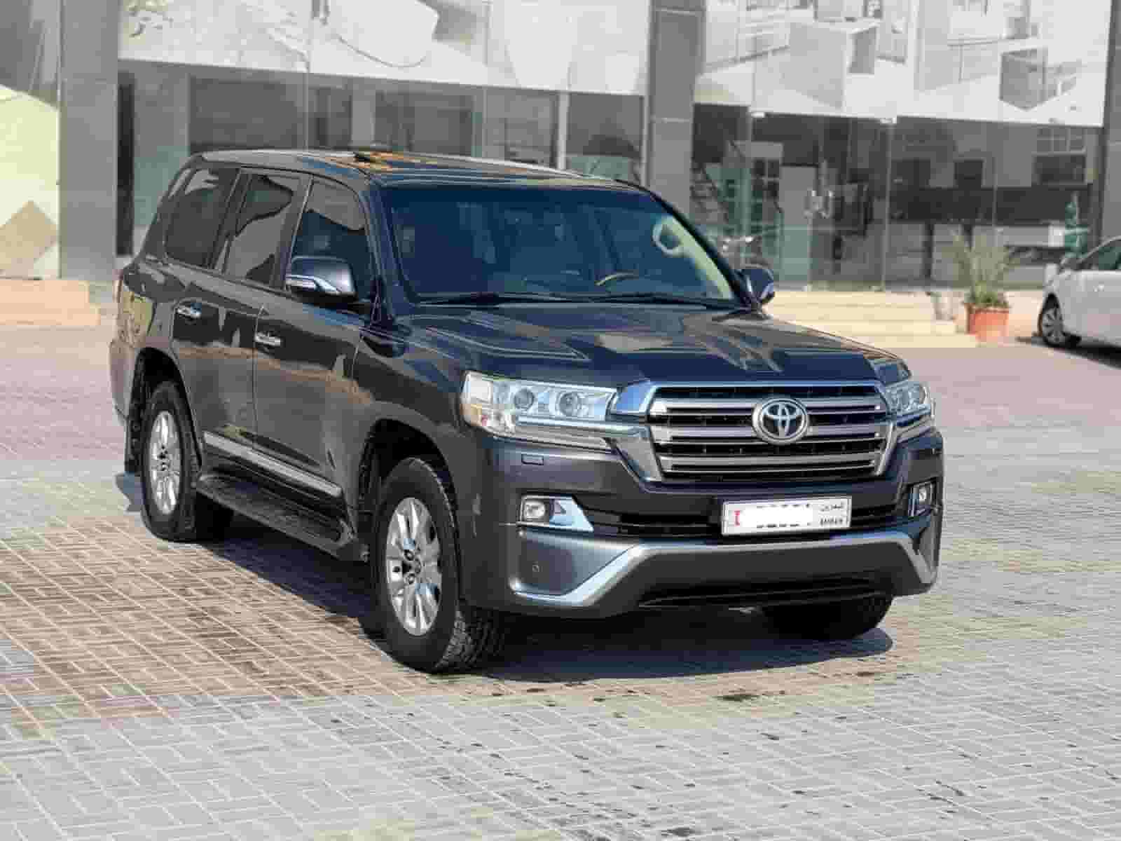 Toyota Land Cruiser GX-R 2018 (Grey) Toyota Land Cruiser GX-R 2018 (Grey)