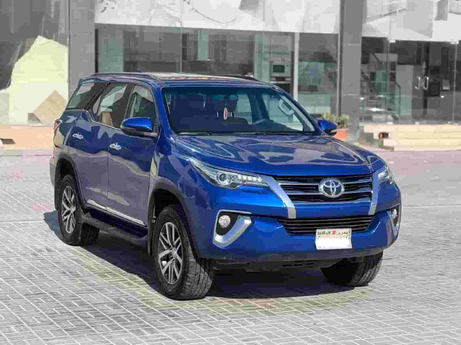 Toyota Fortuner SR5 2016 (Blue) Toyota Fortuner SR5 2016 (Blue)