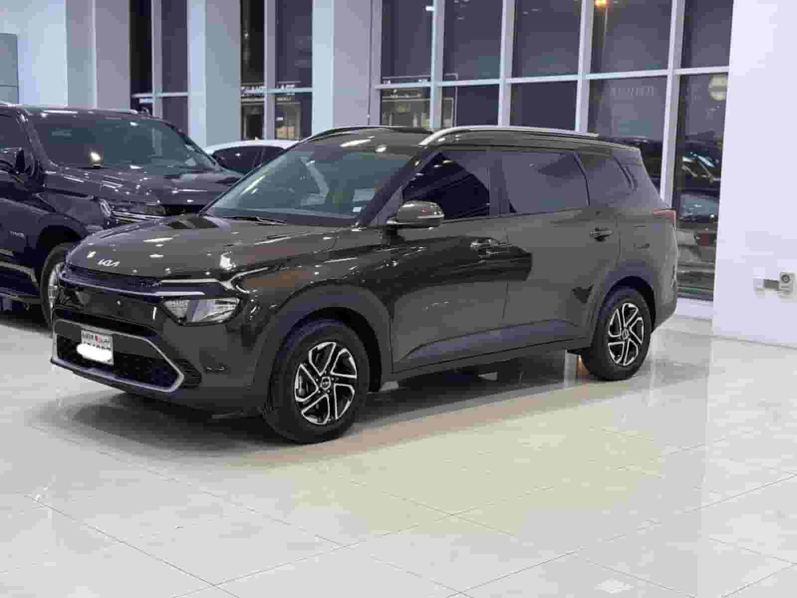 Toyota Land Cruiser GX-R 2024 (Silver) Toyota Land Cruiser GX-R 2024 (Silver)