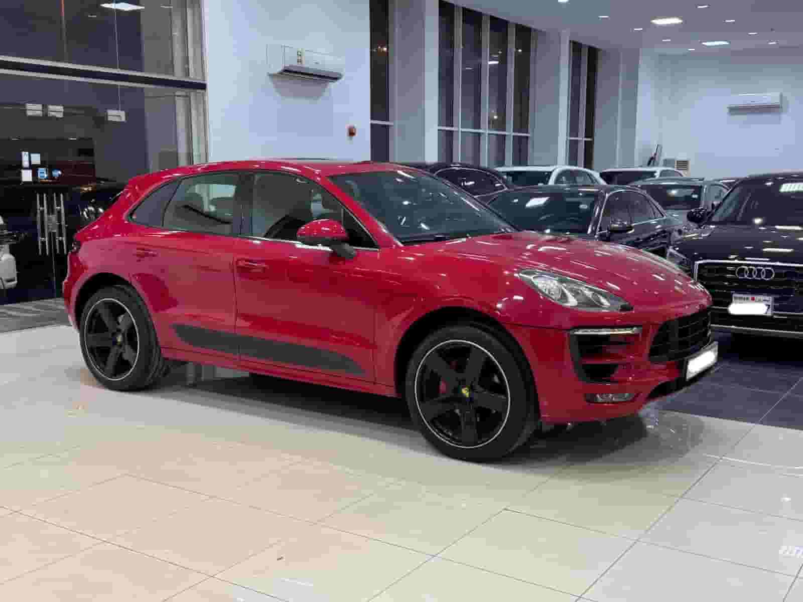 Porsche Macan 2018 (Red) Porsche Macan 2018 (Red)