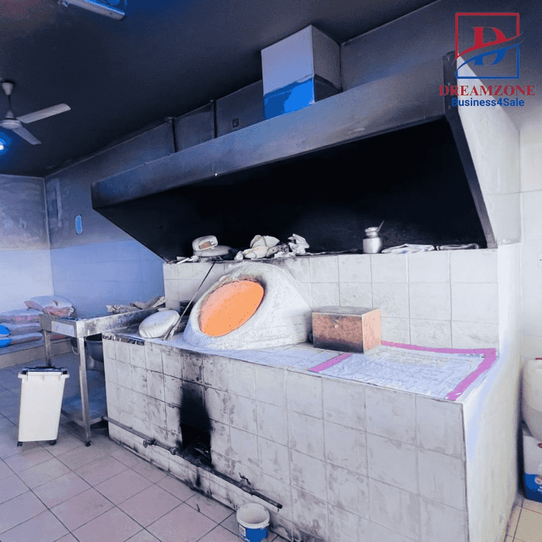 للبيع خباز في مدينة عيسى للبيع خباز في مدينة عيسى