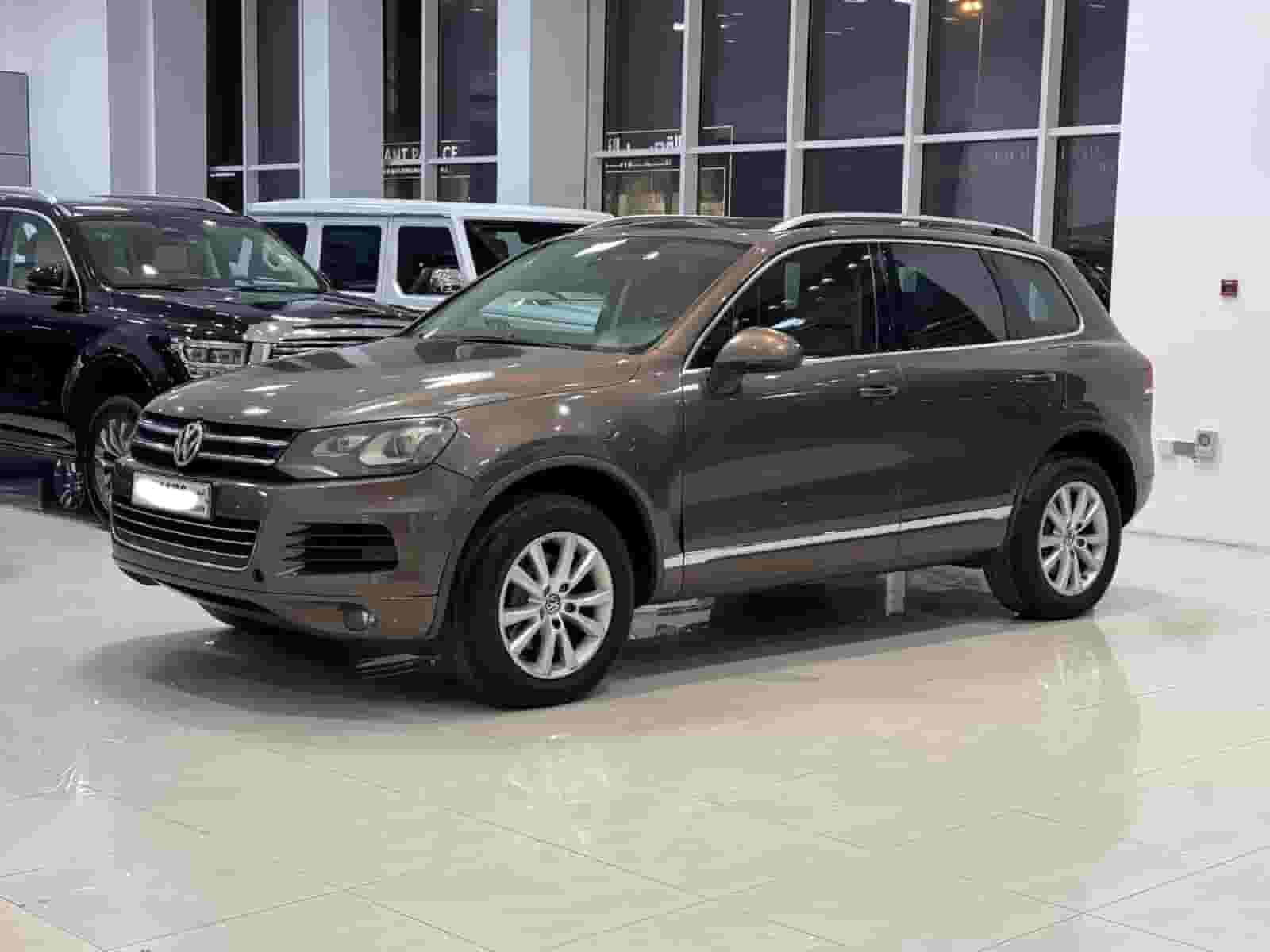 Volkswagen Touareg 2012 (Brown)- Volkswagen Touareg 2012 (Brown)-