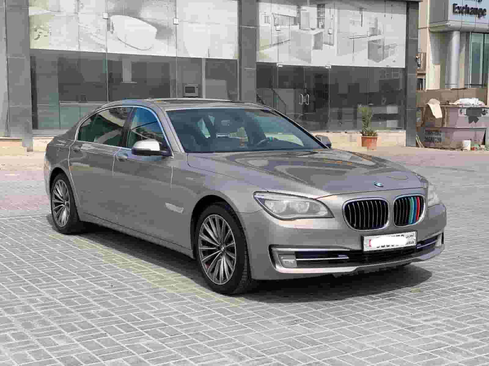 بي إم دبليو 730Li 2015 (فضي) بي إم دبليو 730Li 2015 (فضي)